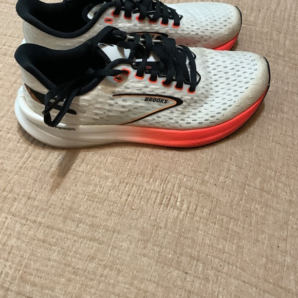 Brooks  Running Shoes - Picture 3 of 5